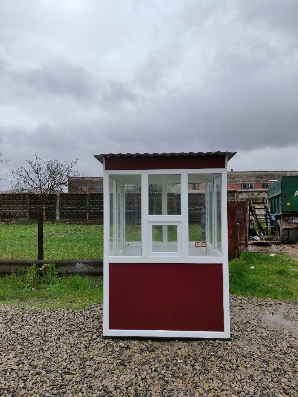 Пост Охорони «Стандарт» з вікном з антивандальним покриттям (червоний)